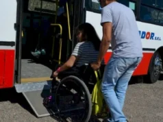 El Gobierno eliminó subsidios a pasajes gratuitos en colectivo para personas con discapacidad