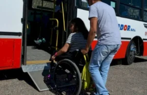 El Gobierno eliminó subsidios a pasajes gratuitos en colectivo para personas con discapacidad