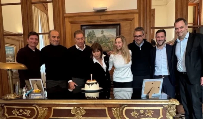 Estupor en el gobierno con Adorni: «Ahora no cierra ni el blanco ni el groncho»