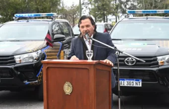 Sáenz entregó 10 nuevos móviles policiales y ya renovó el 60% del parque automotor de la Fuerza. VIDEO/FOTOS