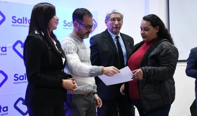 Más de 300 salteños recibieron sus certificados tras capacitarse en idiomas. VIDEO/FOTOS