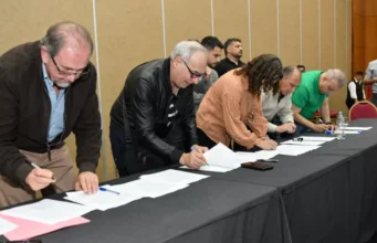 Paritaria: Provincia y gremios estatales firmaron acuerdo salarial. VIDEOS/FOTOS