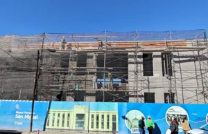 El Mercado San Miguel atenderá en un nuevo anexo mientras avanza su reconstrucción. FOTOS
