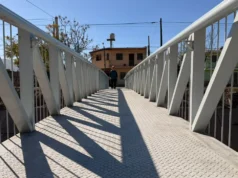 Quedó habilitada la nueva pasarela peatonal sobre el canal Yrigoyen. VIDEO/FOTOS