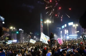 Anuncio impreciso de Milei: tuiteó que se declarará feriado «el día que los jugadores decidan festejar»