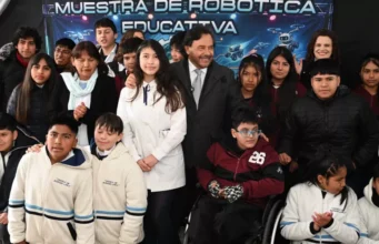 El gobernador Sáenz acompañó a más de 300 alumnos primarios de La Caldera y Vaqueros en la Muestra de Robótica. VIDEOS/FOTOS