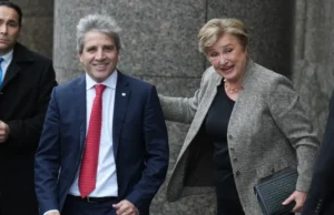 La titular del FMI está preocupada porque el ajuste de Milei no tiene consenso social ni político
