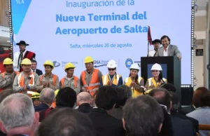 Sáenz anunció que se sumarán en septiembre a la Policía de Salta 300 nuevos agentes y una flota de 151 motos y cuatriciclos. VIDEO