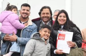 Sáenz entregó 138 viviendas en Capital: “Tienen sello salteño, la hicimos los salteños, con nuestros recursos y priorizando a la gente”. VIDEOS/FOTOS