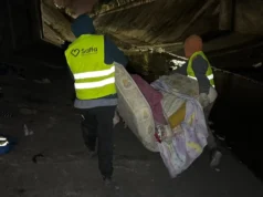Ciudad: se ejecutó un gran operativo de desalojo y limpieza en el canal Yrigoyen. VIDEOS/FOTOS