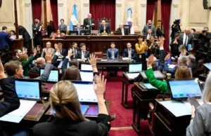 Endeudamiento familiar: sindicatos y organizaciones sociales se movilizaron a Economía