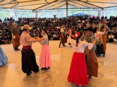 Este viernes, el folklore reunió a estudiantes y familias en el parque San Martín. VIDEO/FOTOS