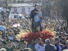 Miles de fieles acompañaron este domingo la procesión de San Cayetano en Salta