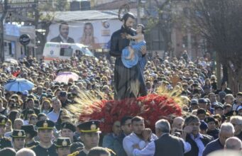 Miles de fieles acompañaron este domingo la procesión de San Cayetano en Salta