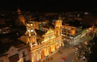 La Catedral se prepara para el Milagro con nueva iluminación ornamental. VIDEO/FOTOS