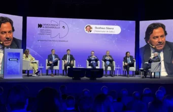Sáenz en el ciclo Democracia y Desarrollo: “Argentina no genera seriedad ni confianza si cada gobierno que llega cambia las reglas de juego”. VIDEO/FOTOS