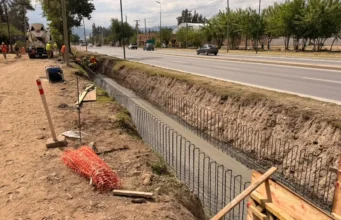 Plan Vial Zona Sur: se construye un nuevo canal pluvial en el ingreso al barrio Sta. Ana. VIDEO/FOTOS