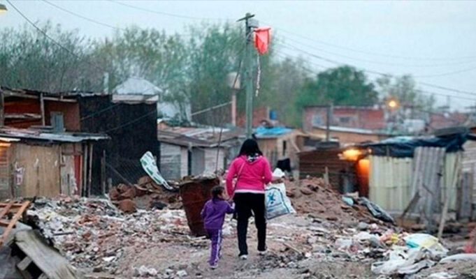 La pobreza volvió a subir en el primer semestre: alcanzó al 32,3% de la población