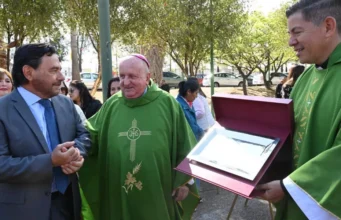 Sáenz pidió al Arzobispo de Salta que los peregrinos tengan un lugar especial junto a los Santos Patronos durante la procesión. VIDEOS/FOTOS
