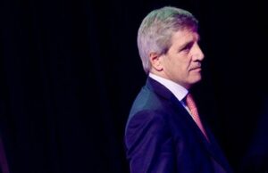 A Luis Caputo le piden certezas pero Javier Milei se muestra intransigente a cambios