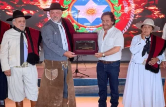 Sáenz acompañó los 80 años de los Gauchos de Güemes: “El legado del General se mantiene vivo en cada fortín de Salta”