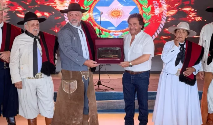 Sáenz acompañó los 80 años de los Gauchos de Güemes: “El legado del General se mantiene vivo en cada fortín de Salta”