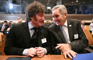 Milei en Nueva York insultó a Kicillof por la suba del riesgo país