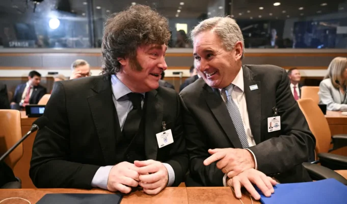Milei en Nueva York insultó a Kicillof por la suba del riesgo país