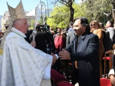 El Gobernador junto a miles de fieles, se unió a la celebración de la solemnidad del Señor del Milagro en el tercer día del Triduo. VIDEO/FOTOS