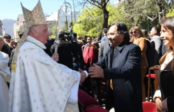 El Gobernador junto a miles de fieles, se unió a la celebración de la solemnidad del Señor del Milagro en el tercer día del Triduo. VIDEO/FOTOS
