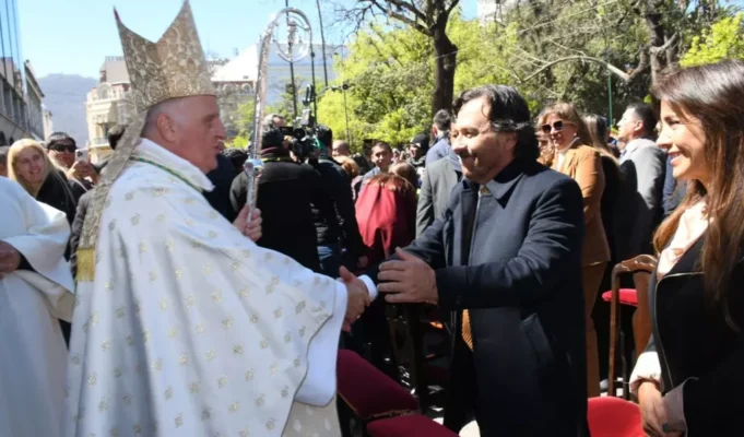 El Gobernador junto a miles de fieles, se unió a la celebración de la solemnidad del Señor del Milagro en el tercer día del Triduo. VIDEO/FOTOS