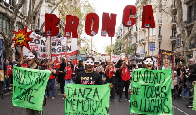 Sábado movido: hubo «marcha de la bronca» en todo el país