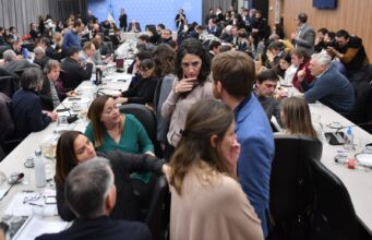 El Gobierno acordó con los aliados restituir los límites a la venta de tierras para blindar el DNU 70/23