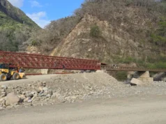Sáenz anunció que la Provincia continúa el montaje del puente Bailey de Los Toldos. FOTOS