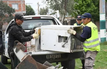 Descacharrado: ya se retiraron 240 toneladas de residuos en distintos barrios de la ciudad. VIDEO/FOTOS