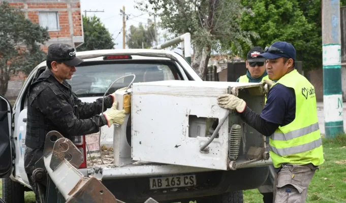 Descacharrado: ya se retiraron 240 toneladas de residuos en distintos barrios de la ciudad. VIDEO/FOTOS