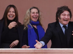 Javier Milei no saludó a Lula por su triunfo pero salió a “farmear aura” al balcón de la Casa Rosada