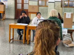 Encuesta a un año de las elecciones: los indecisos son la tercera fuerza política