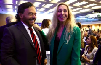 Igual que en Casablanca, Karina y Gustavo «siempre tendrán París»… – Por: Daniel Salmoral