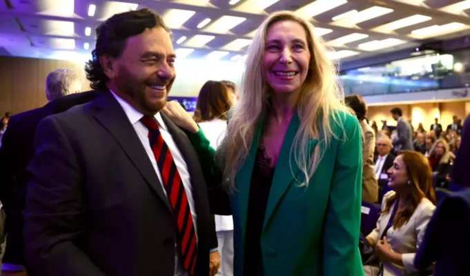 Igual que en Casablanca, Karina y Gustavo «siempre tendrán París»… – Por: Daniel Salmoral