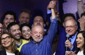 Lula da Silva ganó un histórico balotaje a Flávio Bolsonaro y asumirá un cuarto mandato en Brasil
