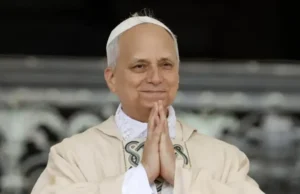 El Vaticano informó que el Santo Padre evoluciona favorablemente y empezó la fisioterapia respiratoria