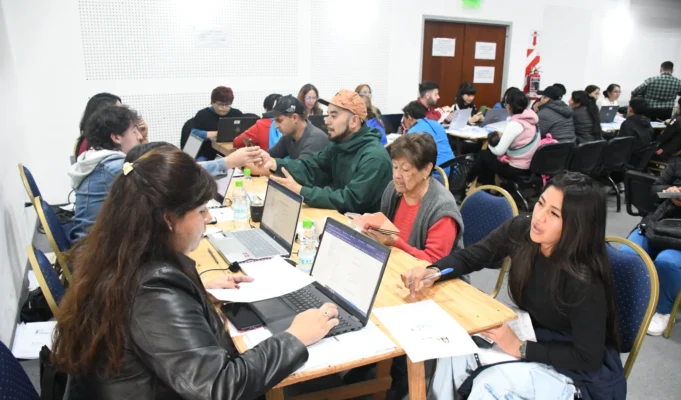 Más de 200 vecinos completaron sus estudios secundarios con un programa municipal. VIDEO/FOTOS