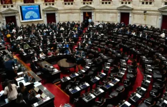 El Gobierno logró que la oposición no alcance el quorum y dejó en pie el DNU 70